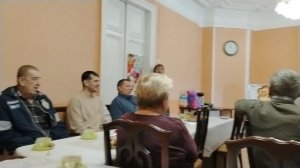 Мужчин - героев поздравили, спели!