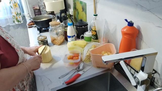 Видео за 18 февраля.Прибрала кабачок.