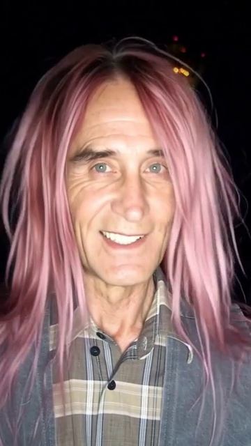 Меня на фотке оживила волшебница АЛИСА