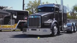 Везем новенький огромный самосвал