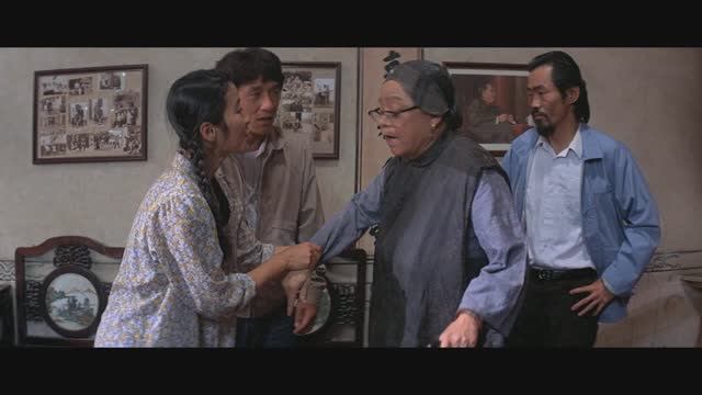 Полицейская история 3: Суперполицейский: Чена и Пантеру встречают «сестра» и «мама» Чена