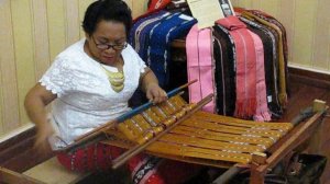 Индонезия - ткацкий станок - икат - Ikat-loom