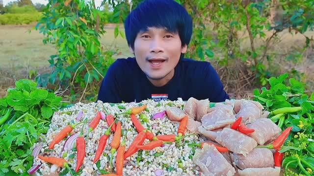#MUKBANG Яйца красных муравьев Кои, подаются с перцем Чили, очень вкусно друзья мои! ASMR МУКБАНГ смотреть онлайн