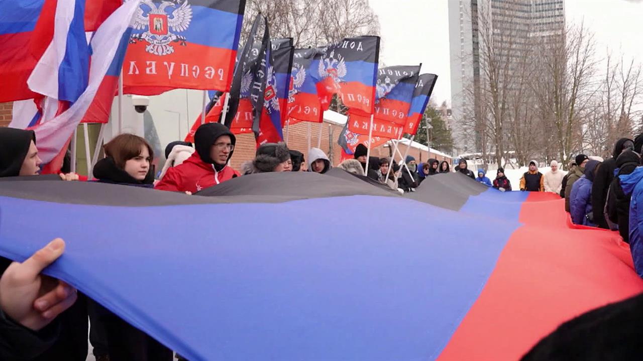 Ровно четыре года назад Россия признала независимость Донецкой и Луганской народных республик. смотреть онлайн