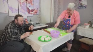 Мой сыночек уминает мои вкусные пирожки которые я приготовила для него и мужа ПОДВАЛ ИЛЬИЧА