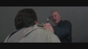 Полицейская история 4: Первый удар: Джеки удирает от громил (Американская версия)