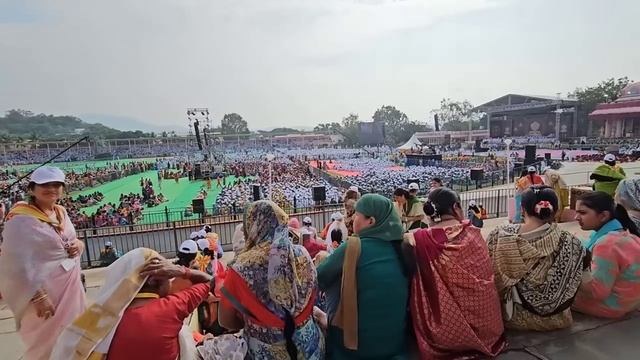 С 7 утра на стадионе ждём Моди и Айшварию Рай! Путтапарти 19.11.2025. Как это было. Индия. смотреть онлайн