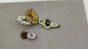 распаковка винтажных украшений.