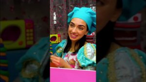 Эльза и Анна пробуют мороженое! Их реакция — бесценна! 🍦❄️ #холодноесердце #длядетей #shorts