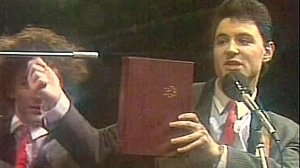 "Чем определяется подлинная ценность искусства? Вопрос Максиму Леонидову"