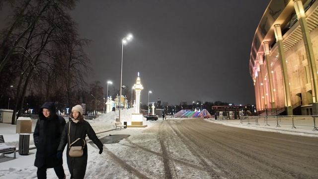 ЛУЖНИКИ 2026 ЗИМНЯЯ МОСКВА: Световое шоу и каток у стадиона смотреть онлайн