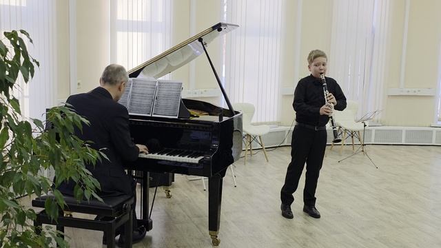 Маленький концерт для кларнета с фортепиано 1 часть