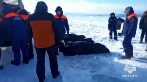Водолазы подняли со дна Байкала тела всех погибших при провале автомобиля под лед.