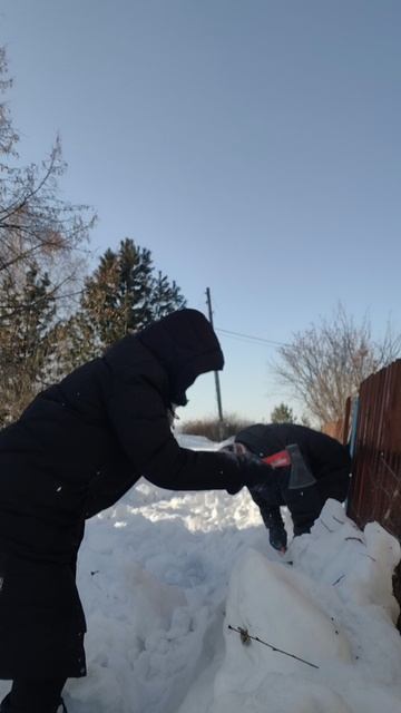 Снега, как всегда, в Сибири много