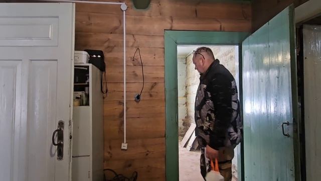 Хутор Замошье/РЕМОНТ ОСТАНОВЛЕН, МЫ НЕ ОЖИДАЛИ УВИДЕТЬ ЭТО В ПОСЛЕДНЕЙ КОМНАТЕ. смотреть онлайн