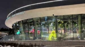 ПАРЯЩИЙ МОСТ В ЗАРЯДЬЕ 2026: Огни ночной Москвы и вид на Кремль