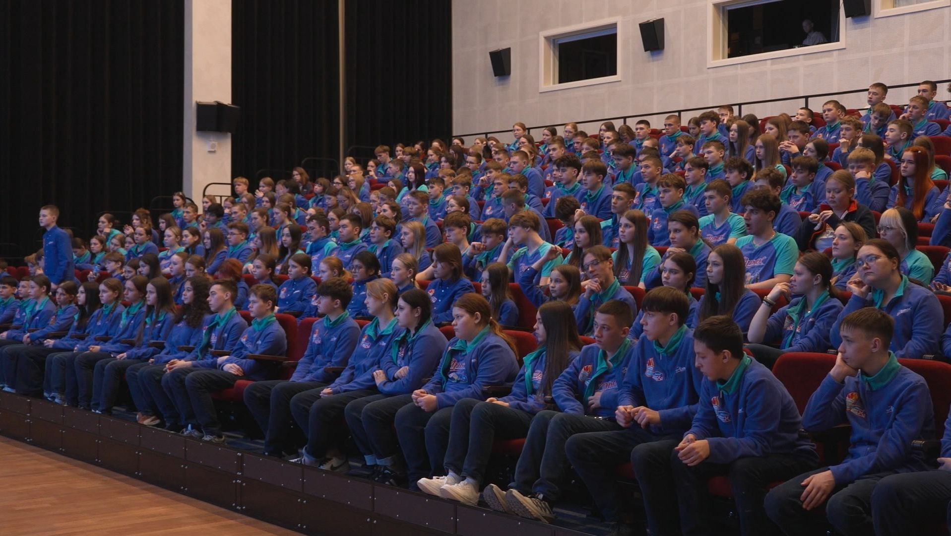 В Севастополе для воспитанников «Артек» прошел урок мужества смотреть онлайн