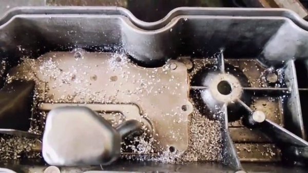 Крышка клапанов, двигатель 4М40 митцубиси делика