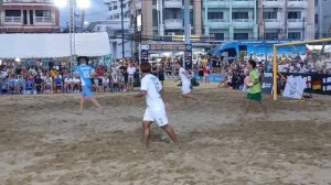 Пляжный футбол и барахолка