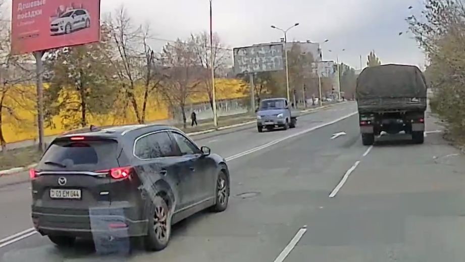 Проезд на красный с нарушением полосы