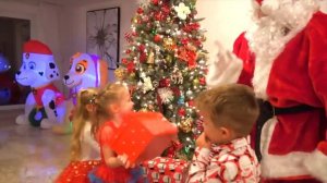 Настя, Рома и Диана играют вместе и распаковывают новые сюрпризы подарки