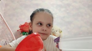 Ева и огромный чупс