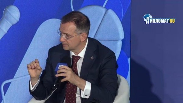 «Это не ChatGPT»: Мединский показал ИИ, который знает историю лучше фейков