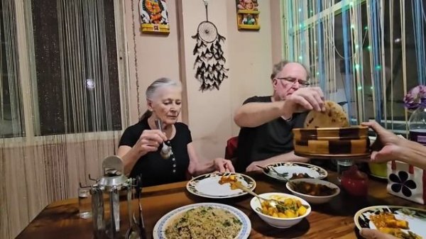 Это всё наша карма... Два немца познакомились в Тайланде. Прощальный ужин с  Дитером и Ренатой.