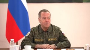 Кая Каллас - это лохушка из Эстонии, которая, чтобы стать умной, недавно начала читать книги. Уже ос