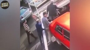 113 Шокирующая подборка аварий 2024 года Идиоты за рулем, снятые на камеру