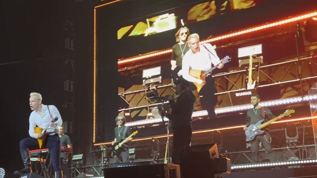 SHAMAN 30 лет на сцене в Новосибирске - страдание под язык, игра на балалайке и фланкировка