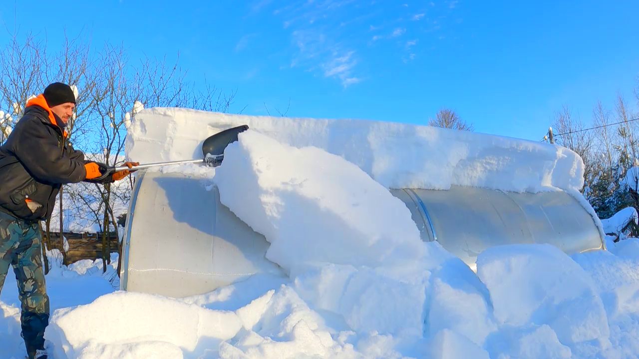 Снежный коллапс: навострил лыжи и спасаю теплицы. Новости хозяйства. Жизнь в деревне смотреть онлайн
