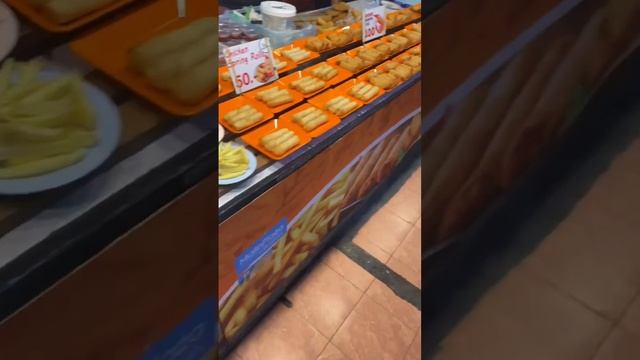 Ночной рынок, Патонг, Пхукет, Тайланд, ноябрь 2025 г. смотреть онлайн