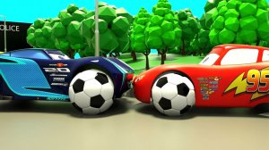 Тачки Молния Маккуин Заменяют колеса, Сборка автомобиля формирует шины с футбольными мячами