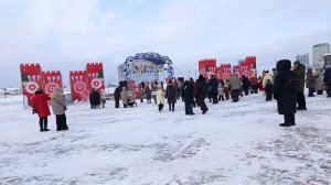 Масленица. 23 февраля . Праздник, песни, водят хоровод на площади)