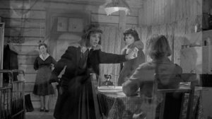 СТАРЫЙ КЛЁН.  ДЕВЧАТА.