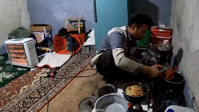 Один день из жизни Пии и ее дочери: покупка одежды на рынке. смотреть онлайн