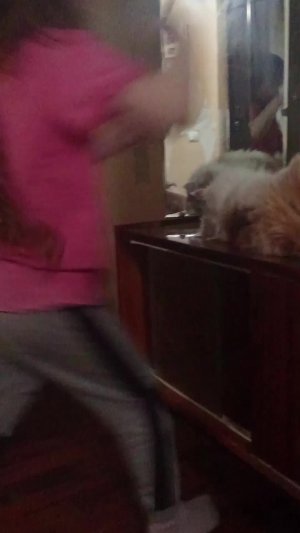 Маша и персик