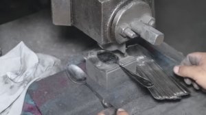 На малой мануфактуре делают столовые ложки для внутреннего и мирового потребителя.