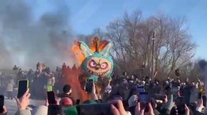 Огромную страшную Лабубу сожгли на Масленицу в Липецкой области