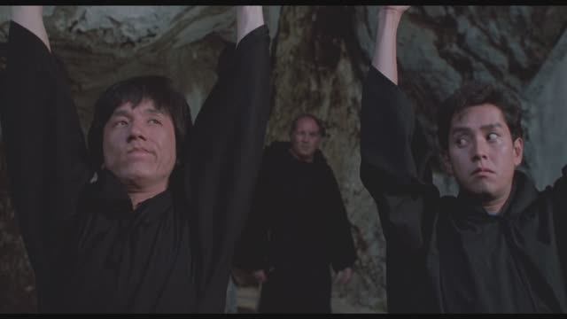 Доспехи Бога: Джеки и Алан проникают в логово сектантов (Часть 2)