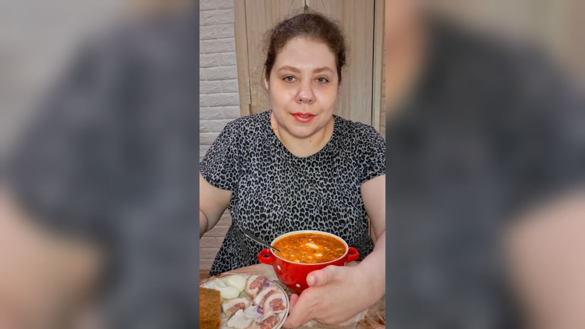 Мукбанг Борщ и сало, начинаем всё сначала 🤭 смотреть онлайн