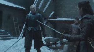 Арья Старк сразилась с Бриенной  Тарт отрывок "Игра престолов" сезон 7 эпизод4
