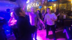 Полюби меня