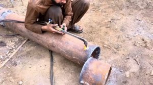 Переработка древесины в древесный уголь в герметичных глинобитных печах за 9-15 дней.