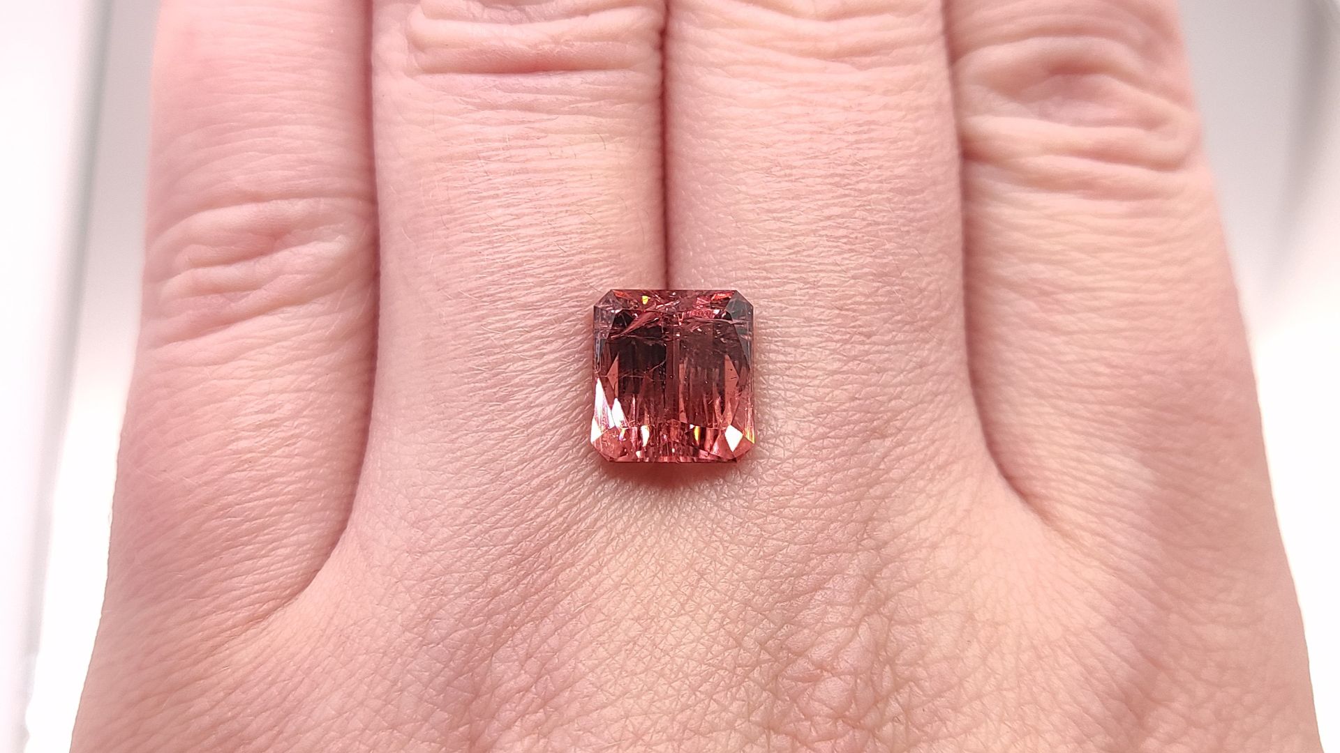 Турмалин рубеллит 4.84 ct. Малхан + гемм. заключение