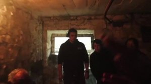 Он читал книгу, а вокруг рвались снаряды