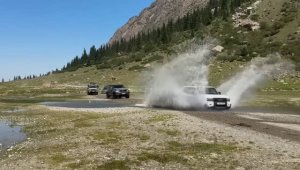 Toyota Prado 250 против Tank 700. Перевал Джууку _ Diyas Valikhan