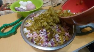 готовлю салатики ,праздник 23 февраля