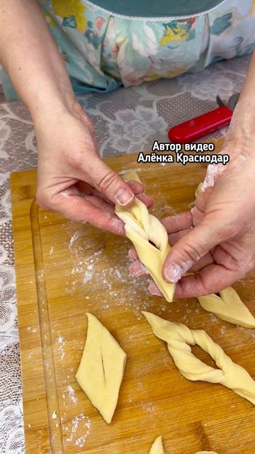 Хворост из нашего детства — очень вкусный и ароматный. смотреть онлайн